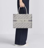 MEDIUM  BOOK TOTE - Image 2