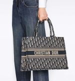 MEDIUM  BOOK TOTE - Image 6