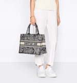 MEDIUM  BOOK TOTE - Image 2