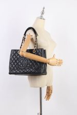 Caviar Quilted Grand Shopping Tote GST Black - Gold chain - Image 2